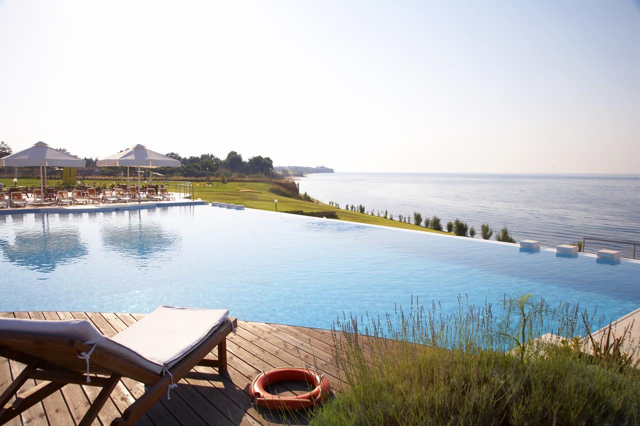 Hotel Ramada Plaza By Wyndham Thraki Alexandrupoli Exteriér fotografie Infinity pool at the Hotel Porto Bay Falomo, Lagos, Nigeria