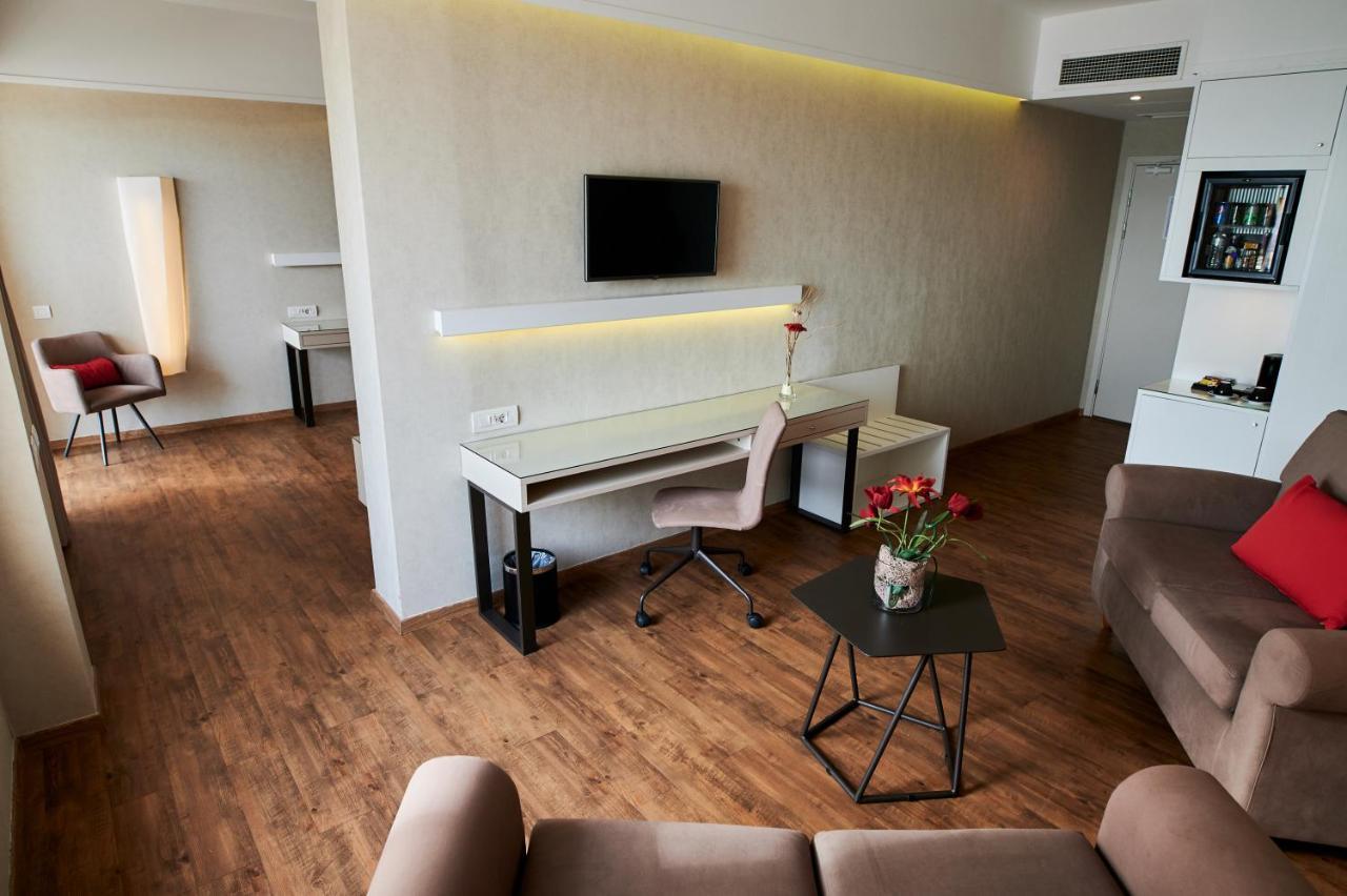 Hotel Ramada Plaza By Wyndham Thraki Alexandrupoli Exteriér fotografie Suite