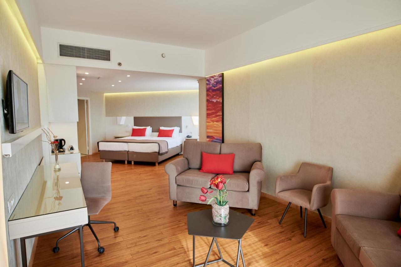 Hotel Ramada Plaza By Wyndham Thraki Alexandrupoli Exteriér fotografie A room at the hotel
